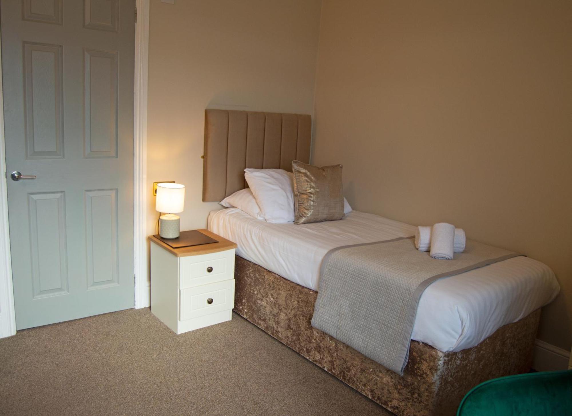 Hotel No5, Beachfront With Free Private Car Park Llandudno Exterior photo