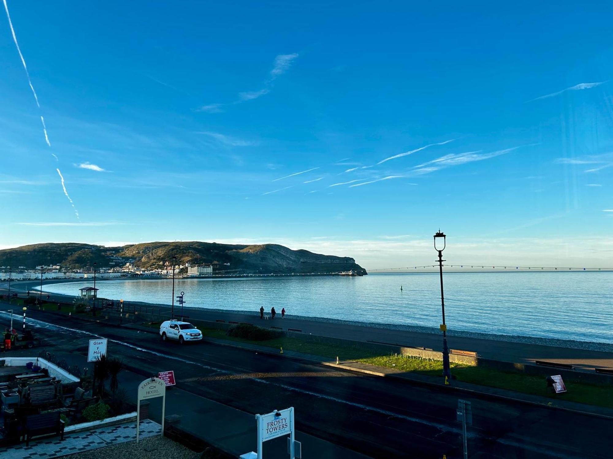 Hotel No5, Beachfront With Free Private Car Park Llandudno Exterior photo