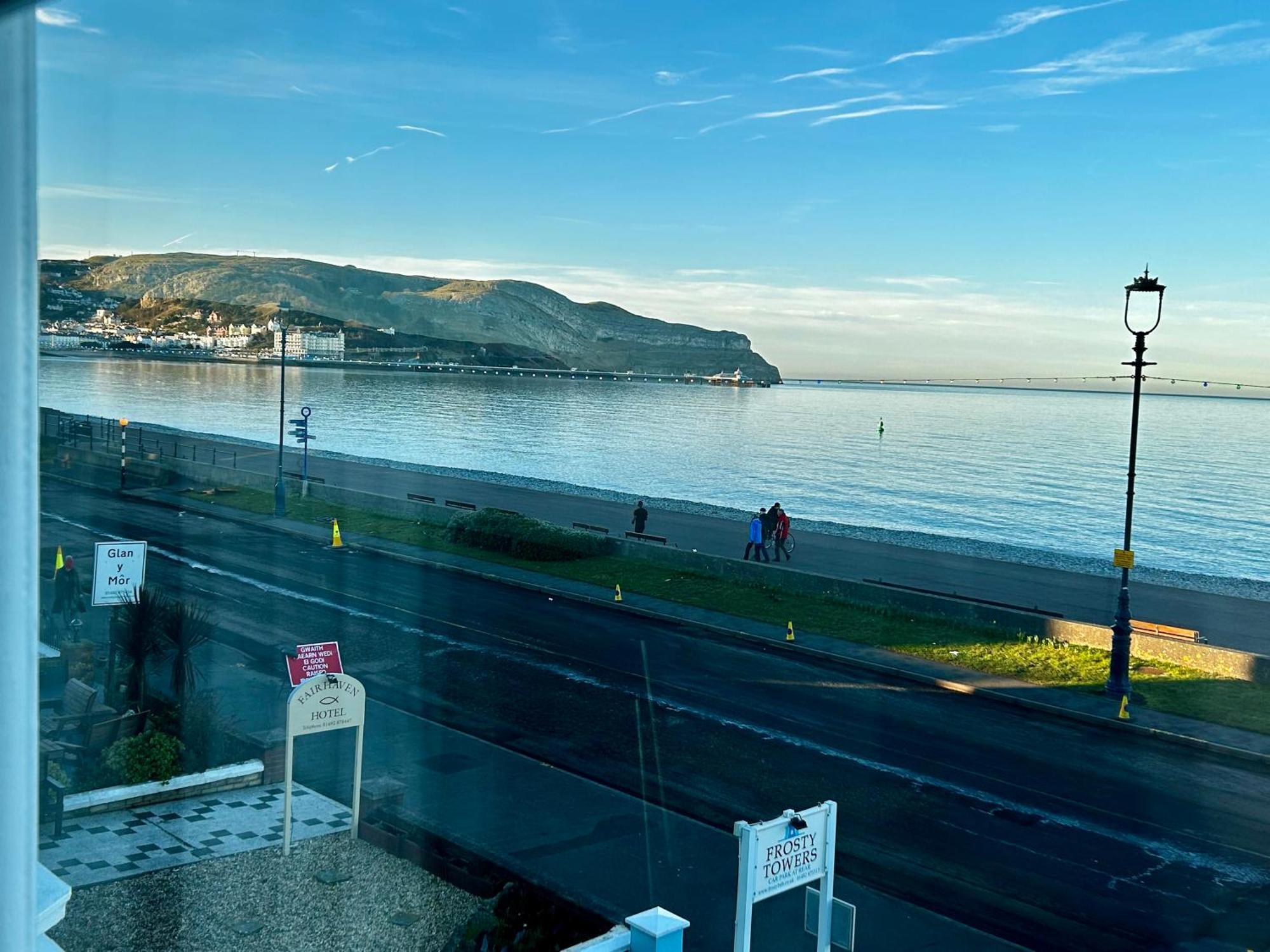 Hotel No5, Beachfront With Free Private Car Park Llandudno Exterior photo